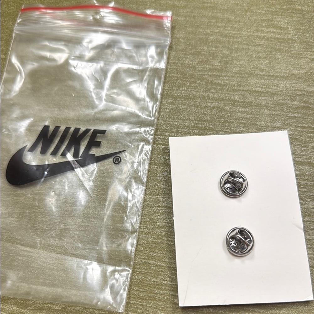 💸CLEARANCE 4/$15💸 Nike Silver Shoe Pins - Picture 3 of 3
